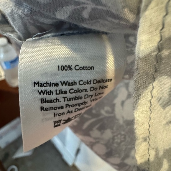 Eddie Bauer lightweight 100% cotton gray cream off white floral button up blouse - Picture 7 of 8